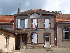 The town hall in Maisons