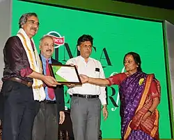 Mike Pandey receiving the award
