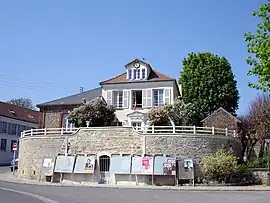 The town hall of Mareil-en-France