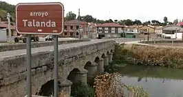 Margen izquierda con el ayuntamiento al fondo