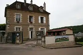 The town hall in Marmeaux
