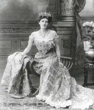 Albert Edward Jeakins, 1903, Lady Curzon wearing the peacock dress.