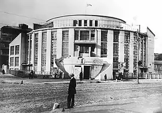 1920s photo: Konstantin Melnikov in front of his Kauchuk Club
