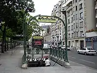Street-level entrance at Bréguet–Sabin