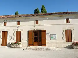 The town hall in Meux