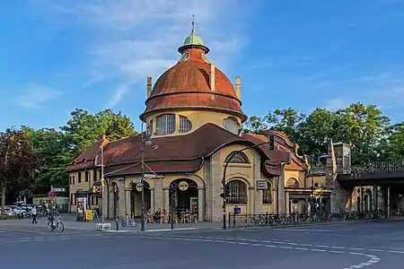 Mexikoplatz station
