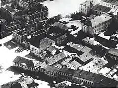 Aerial photo of the district with the synagogue at its center, 1941