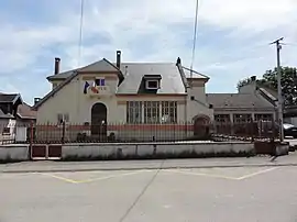 The town hall and school in Mignéville