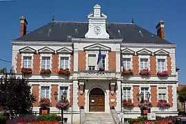 The town hall in Milly-la-Forêt