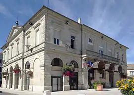 The town hall in Miramont-de-Guyenne