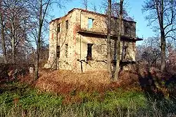 Dilapidated manor from the 16th century