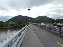 Route 229 shares Jordi-Bonet bridge with Route 116 between Belœil and Mont-Saint-Hilaire.
