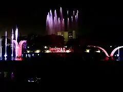 Musical fountain, with the LIC Building in the background.