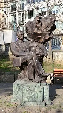 Sculpture of Necati Cumalı by Gürdal Duyar