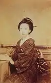 Narasaki Ryō as a young woman.