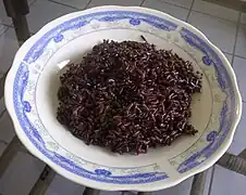 Non-glutenous cooked black rice