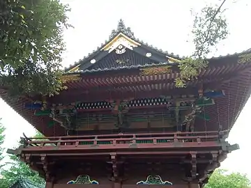 detail of one side of the rōmon