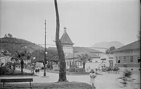 Gloria Hotel (right), 1940