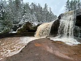 O Kun de Kun Falls close to the base.