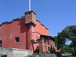 Fort San Domingo was built by the Spanish in 1628 and after their defeat was rebuilt by the Dutch. It is known as Âng-mn̂g-siâⁿ (紅毛城, Red-haired Fort) after the Dutch people.