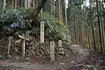 A signpost in Oku-Senbon, Yoshinoyama (Omine Okugando continues from the front to the left, and the right is a branch toward Hyakukaidake)