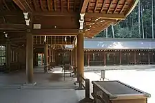 Gehaiden (外拝殿: Outer Haiden) and Naiin-Kairō (内院回廊: The corridor of the innermost shrine)