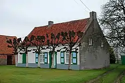 A heritage farmhouse in Oosteeklo