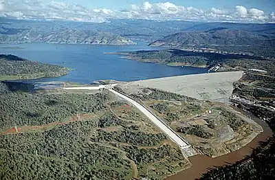 The Oroville dam before the crisis, with main spillway center and overflow spillway on the left