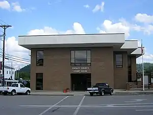 Owsley County courthouse in Booneville