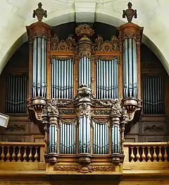 The organ in the tribune.