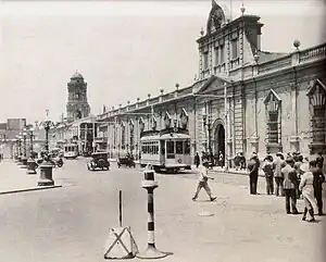 A trolley driving past the former Government Palace in 1932.