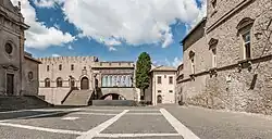 Viterbo – Piazza di San Lorenzo and the loggia of the papal palace