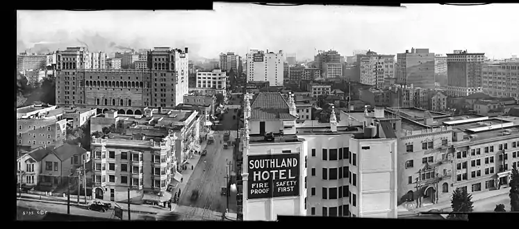 1916 view towards the east on 6th St. from near the Southland Hotel at SW corner of 6th and Flower. Baker-Detweiler Building is on south side of Pershing Square between Olive and Hill.