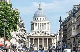 A view of Rue Soufflot from the west with the Panthéon in the background