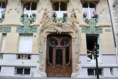 Ceramic façade decoration of Lavirotte Building (Avenue Rapp no. 29), Paris, designed by Jules Lavirotte and decorated with sculpture and ceramic tiles made by the ceramics manufacturer Alexandre Bigot (1901)