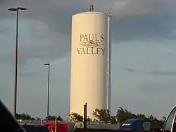 Water tower in Pauls Valley