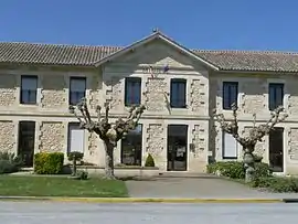 The town hall in Les Peintures