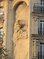 Ethereal scenes (used especially in reliefs for buildings and objects) – Façade of Rue Perrée no. 18 in Paris, by Raymond Barbaud and Édouard Bauhain (1908)