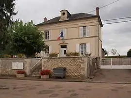 The town hall in Perroy