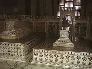 The false sarcophagi of Mumtaz Mahal (right) and Shah Jahan (left) in the main chamber