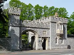 West Lodge to Cardiff Castle, including attached Walls & Gateway