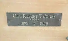 Crypt of Robert "Bob" Taylor Jones (1884–1958).