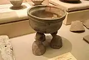 Phùng Nguyên culture tripod pot