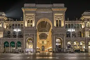 The Galleria's triumphal arch entrance