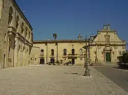 Piazza del Popolo (main square)