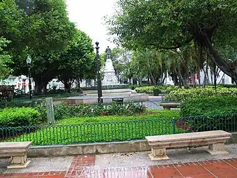 Plaza Muñoz Rivera, looking east, in 2010