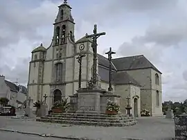 The church and the calvary in Plomeur