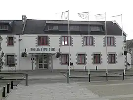 The town hall in Plouénan