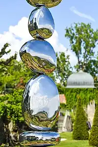 A close up of Pol Quadens artwork exhibited on the terrasse of the castle.