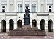 Front view with the Staszic Palace in the background.